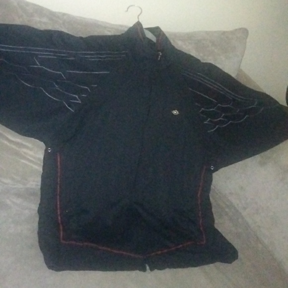 XL jordan wind jacket 🧥has embroidered wings on sleeves... emblem of slamdunk. - Picture 4 of 6